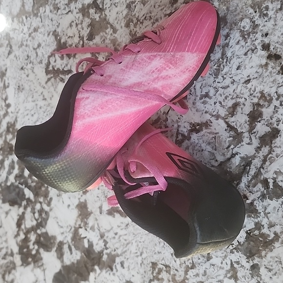 Umbro Youth Soccer Cleats - Picture 6 of 8